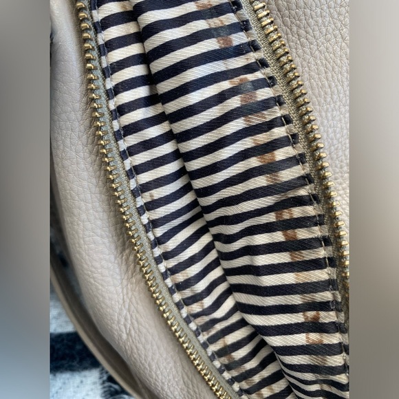 Kate Spade Cobble Hill Leather Leslie Small Convertible Shoulder Bag - Picture 13 of 16